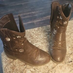 Brown Embroidered Western Boots